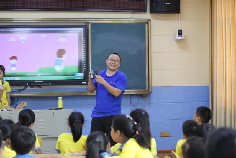 湖南信息职业技术学院师生开展青少年主题科普活动